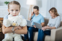 Как родители учат детей бояться: влияние негативных методик воспитания